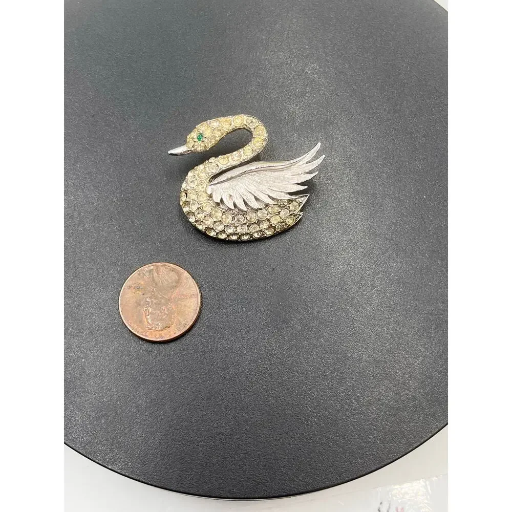 Kenneth Lane‎ Signed Vintage Green Eye Pave Swan Brooch